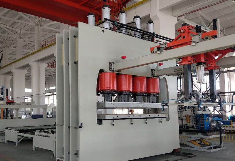 全自动贴面压机生产线